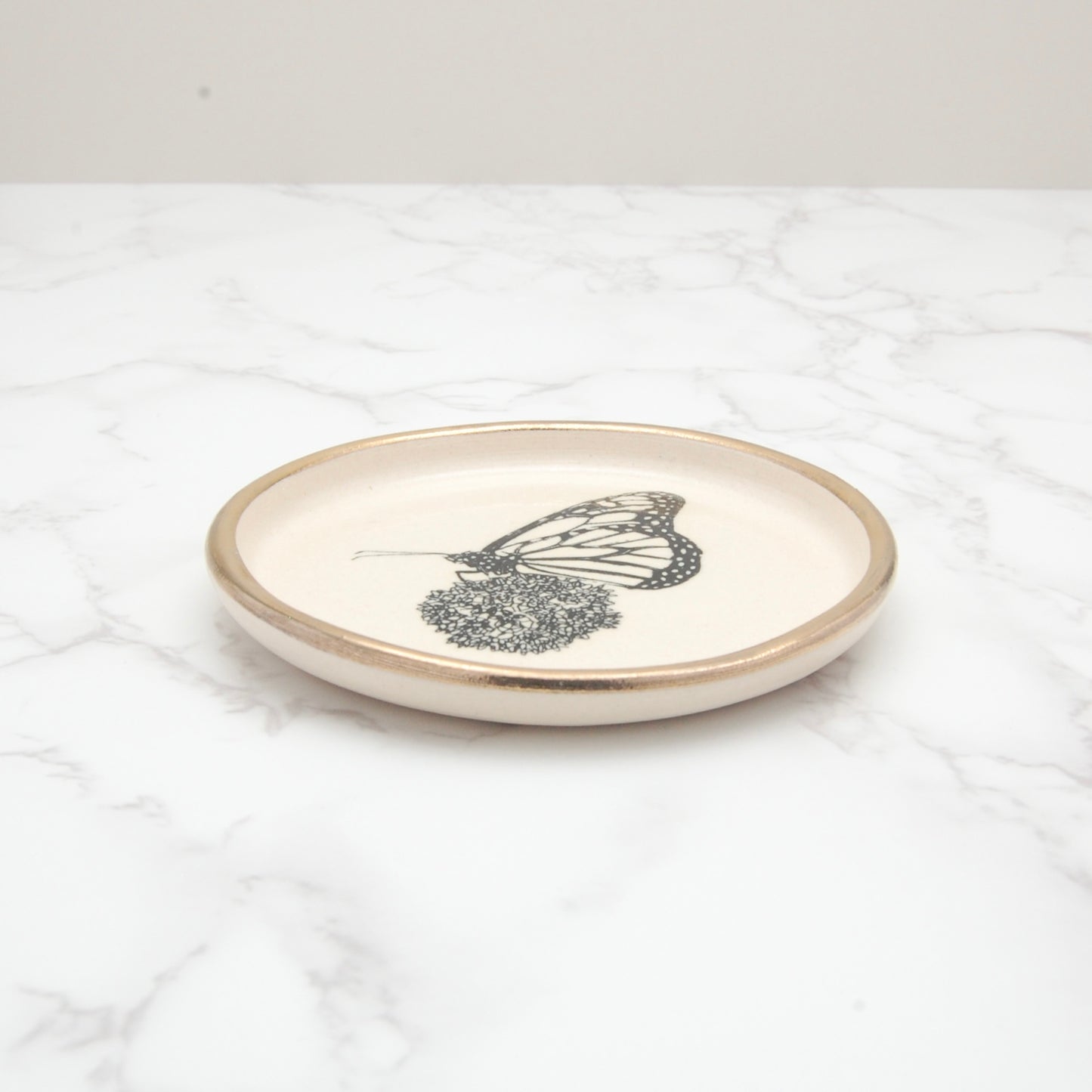 Monarch Butterfly with Milkweed Flower: Decor Dish (4”)